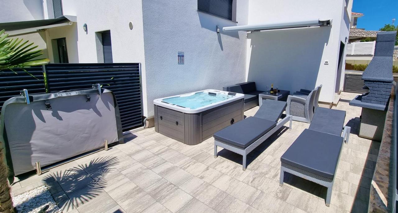 Bartol Luxury Apartments Krk Croatia, With Own Hot Tub - Whirlpool Krk Town Eksteriør bilde