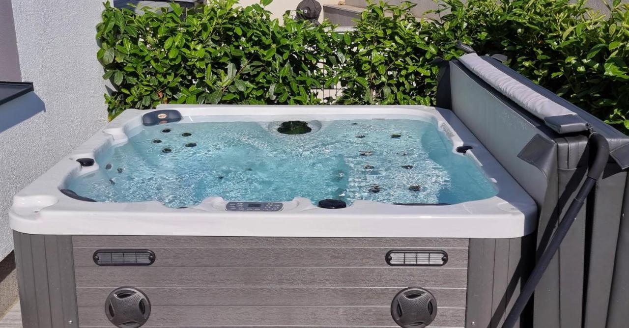 Bartol Luxury Apartments Krk Croatia, With Own Hot Tub - Whirlpool Krk Town Eksteriør bilde